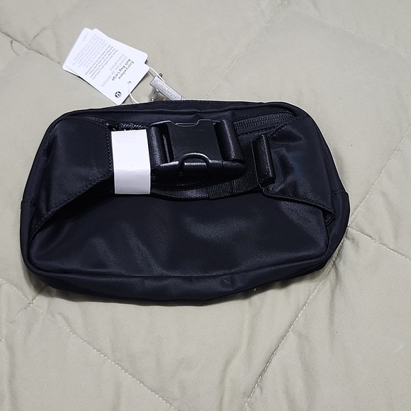 Everywhere Belt Bag Large Black - Picture 2 of 2